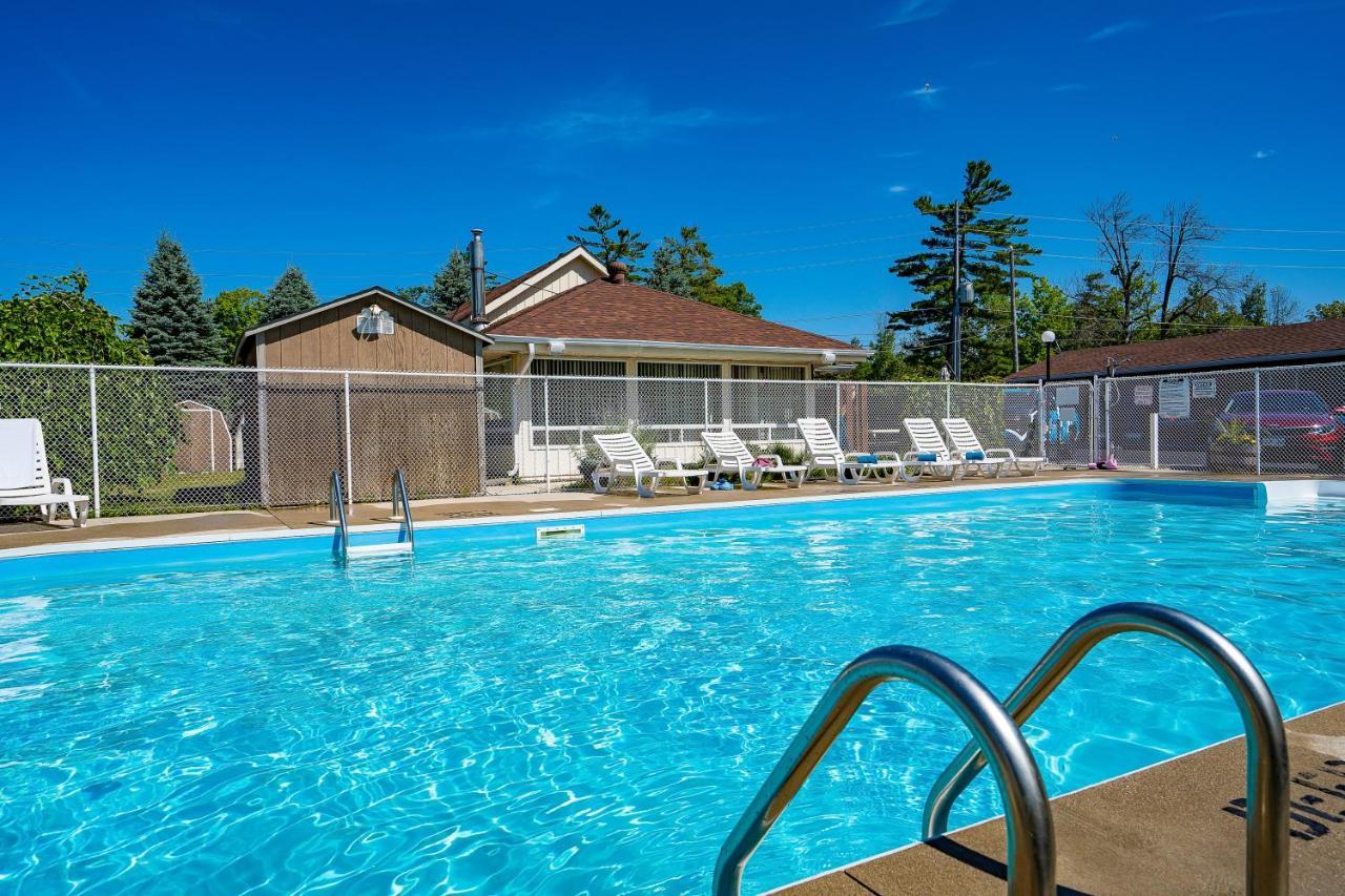 Club By Beach1 Motel